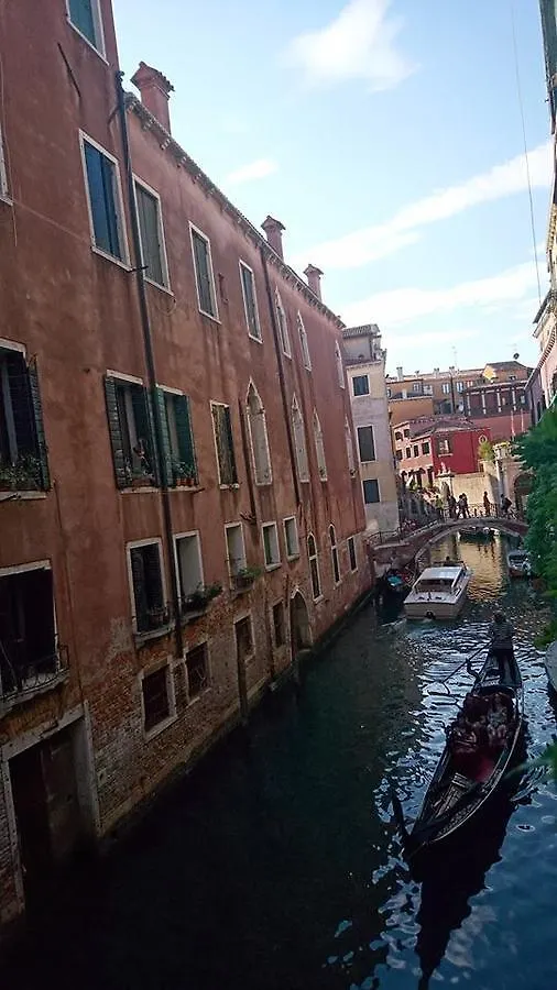 Youth Venice Palace 0*,